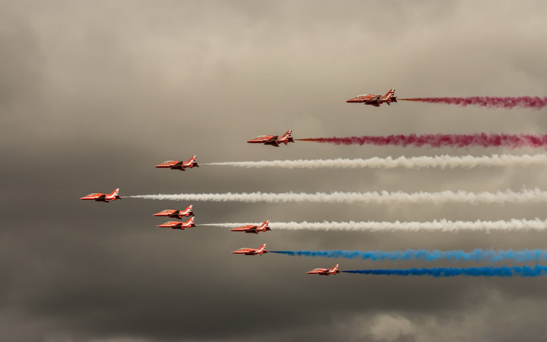 2019年季后赛：“水花兄弟”连续热火般的爆发，库里在关键的第四节多次神奇远投赢得比赛