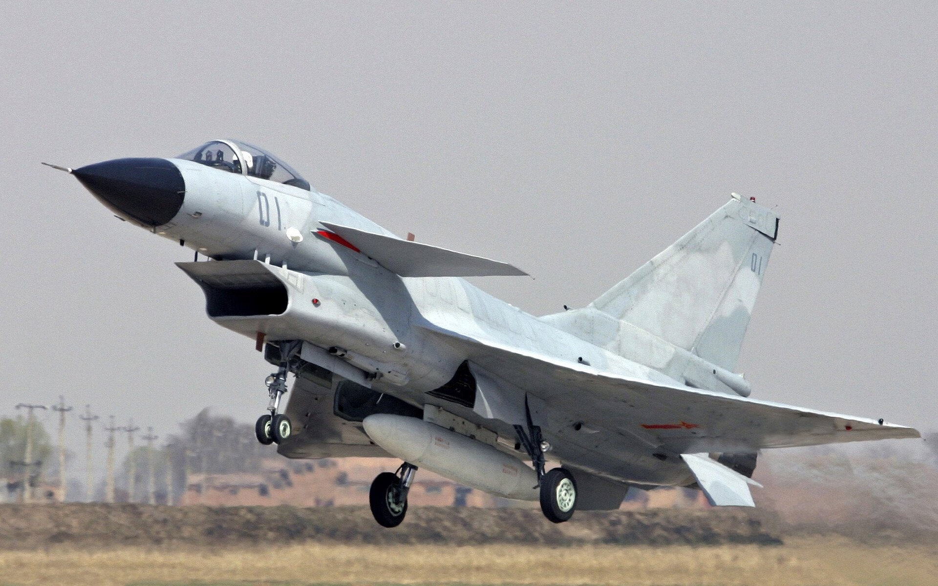 爱游戏体育-_荒野越野跑：穿越山林和荒漠的极限挑战_，荒野求生越南小伙