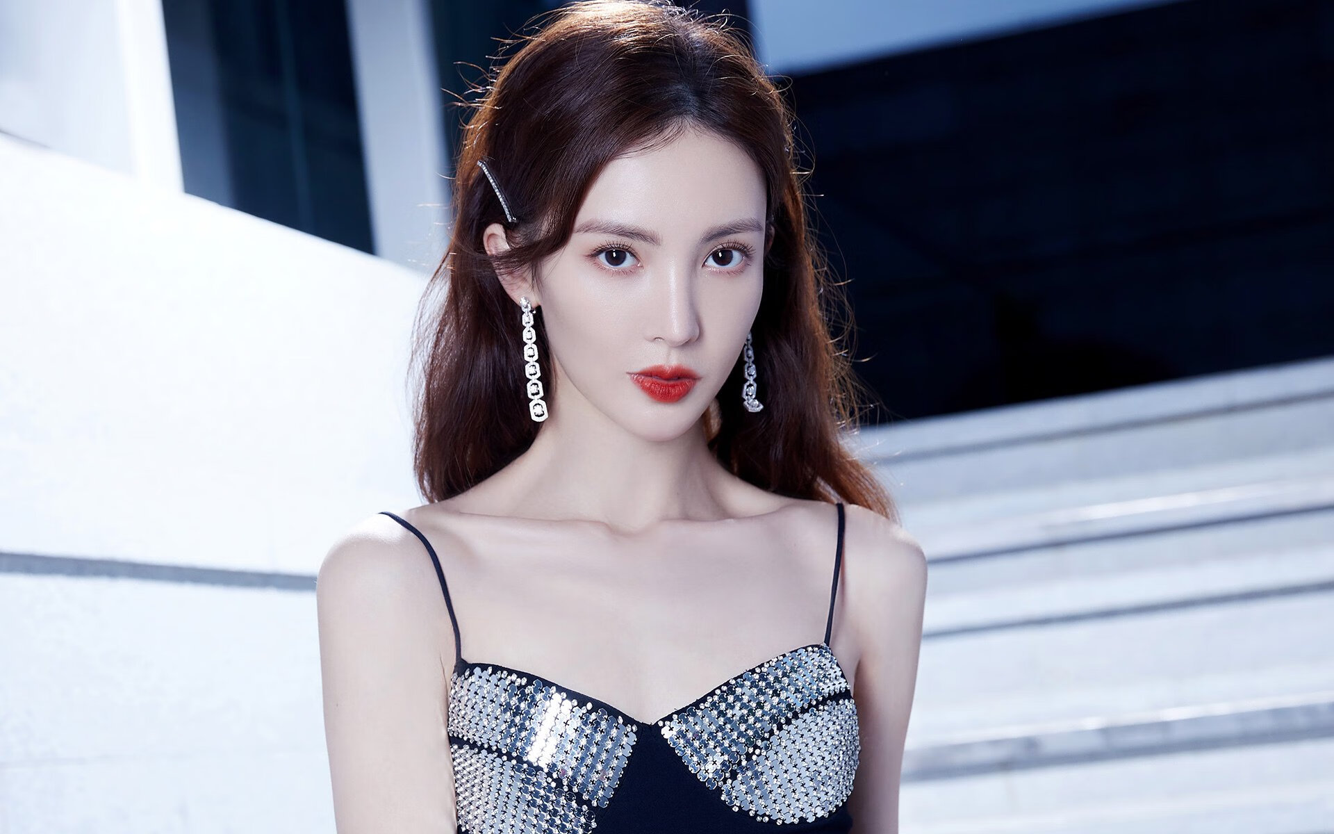 国足中场核心表现抢眼,比赛掌控力增强,国足中立场