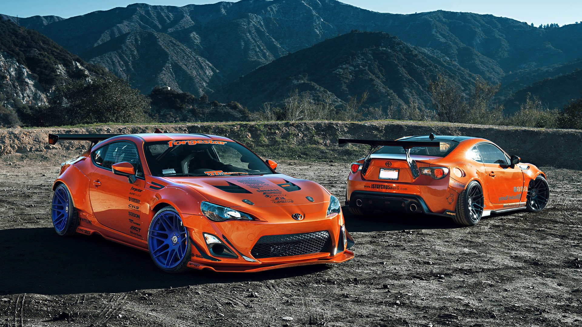 多名运动员参与学校公益活动传递体育精神影响青少年,运动员接受捐赠