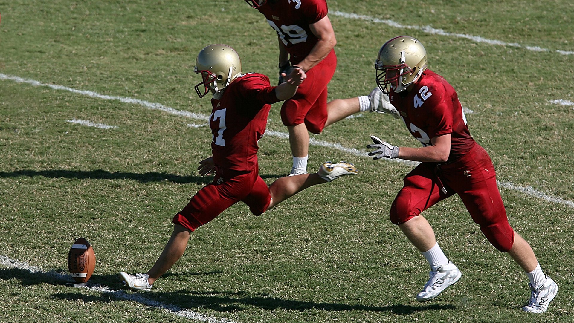 “跑酷赛场：东安湖体育公园成为极限运动的全新战场”